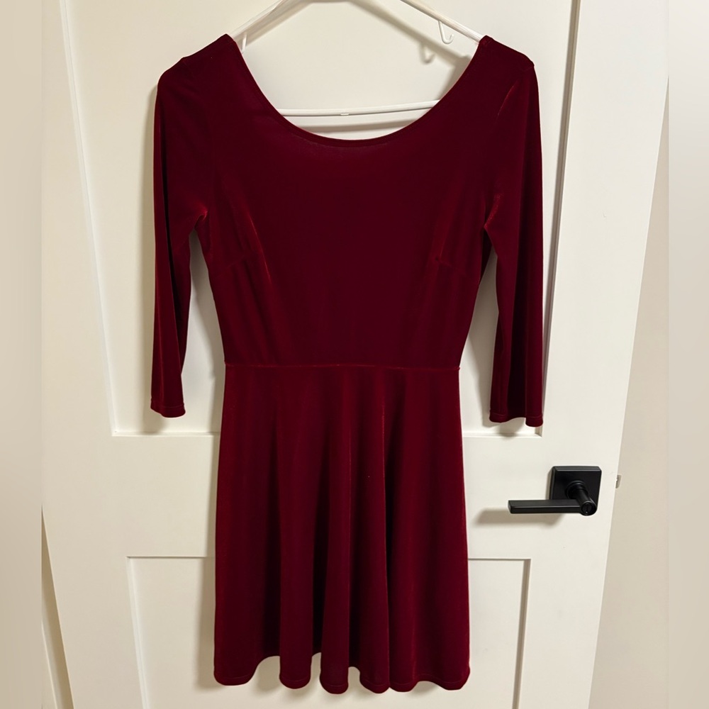 Elegant Solo La Fe Burgundy Women's Dress